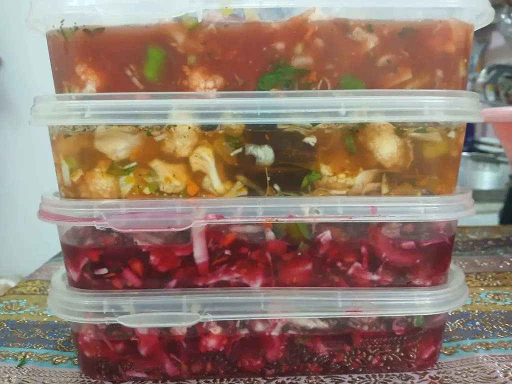 ترشی خانگی بسیار تمیز و بهداشتی